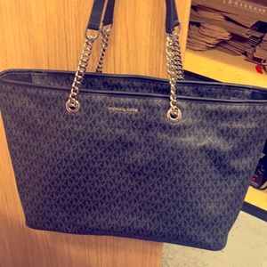 Beautiful Michael Kors 100% Authentic black Large Tote
